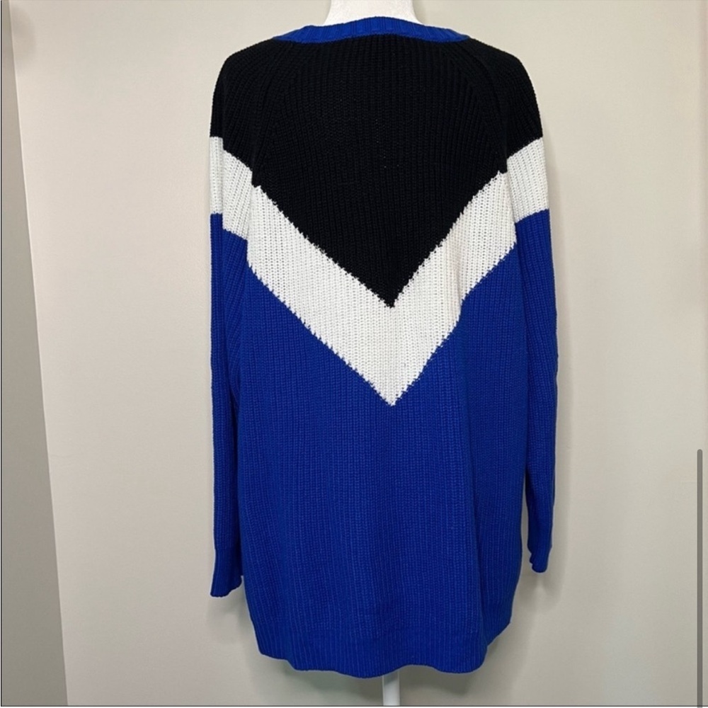Express Black, Blue, & White Crewneck Chevron Shaker Knit Oversized Sweater, Sm - Picture 3 of 11
